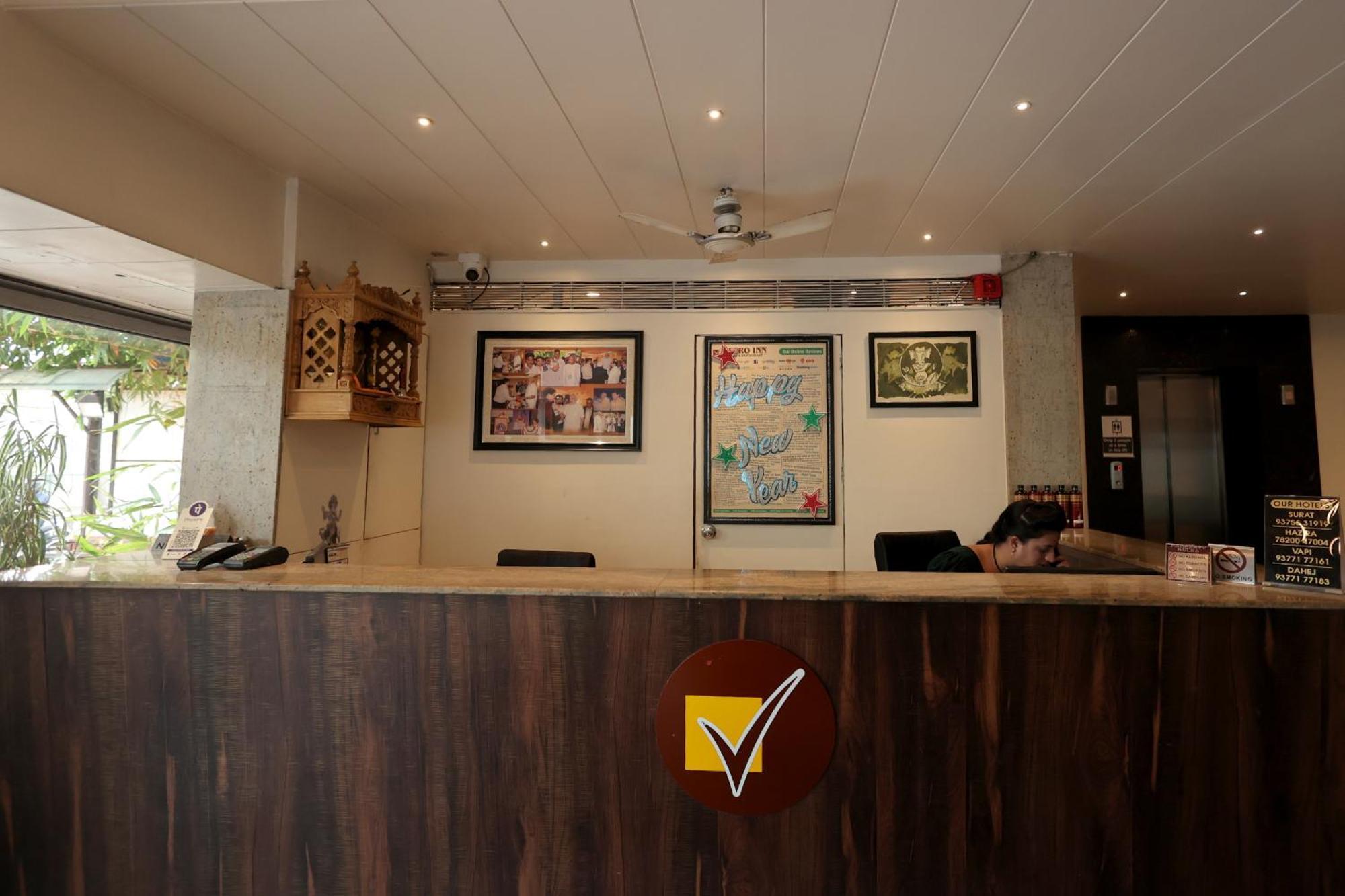 Hotel Vetro Inn Surate Exterior foto